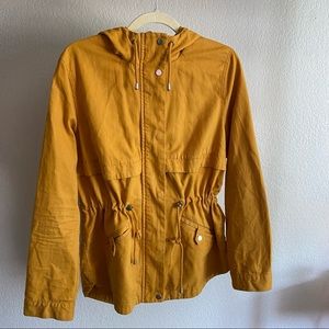 Light weight yellow jacket